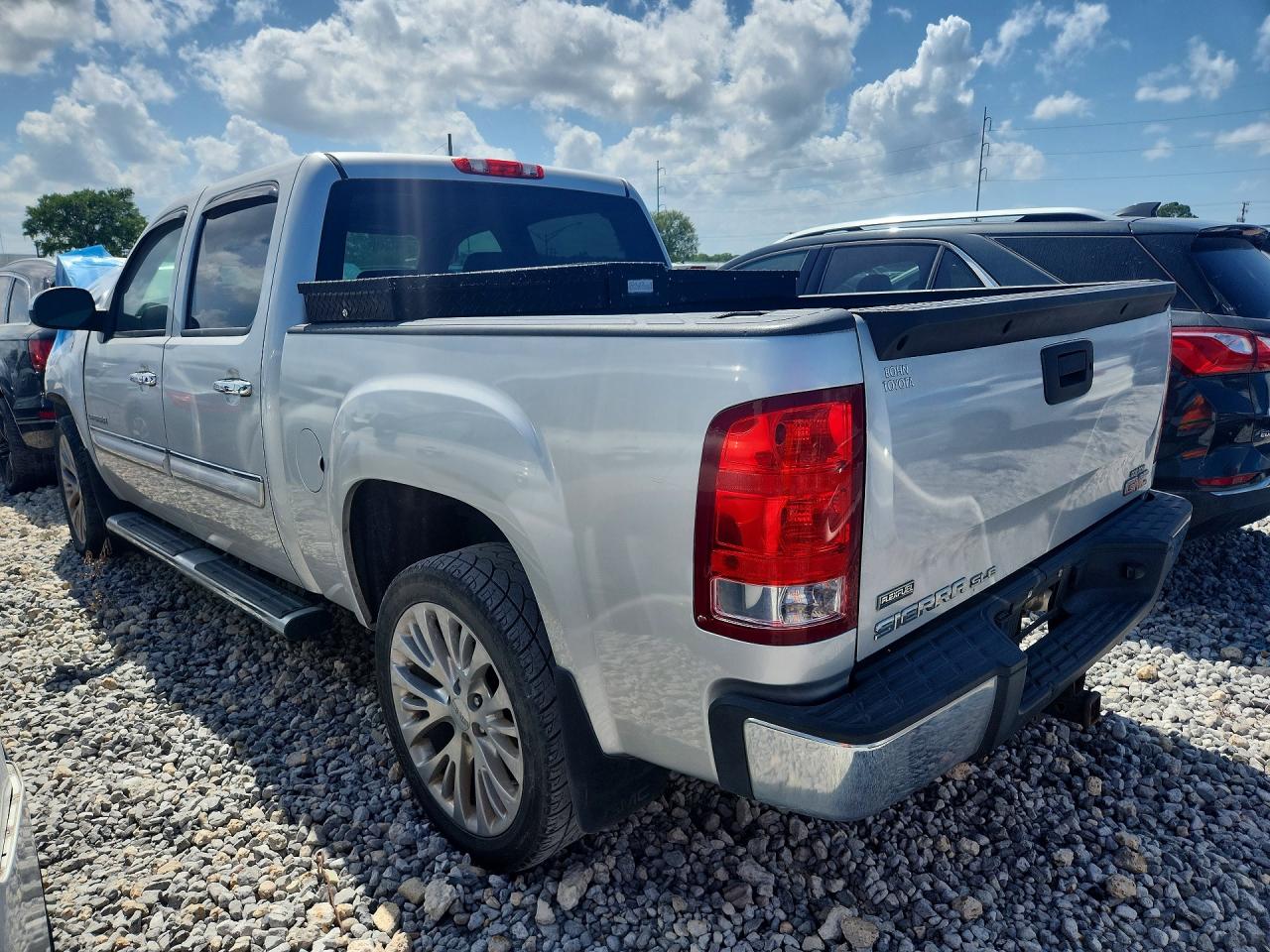 Salvage GMC Sierra Image