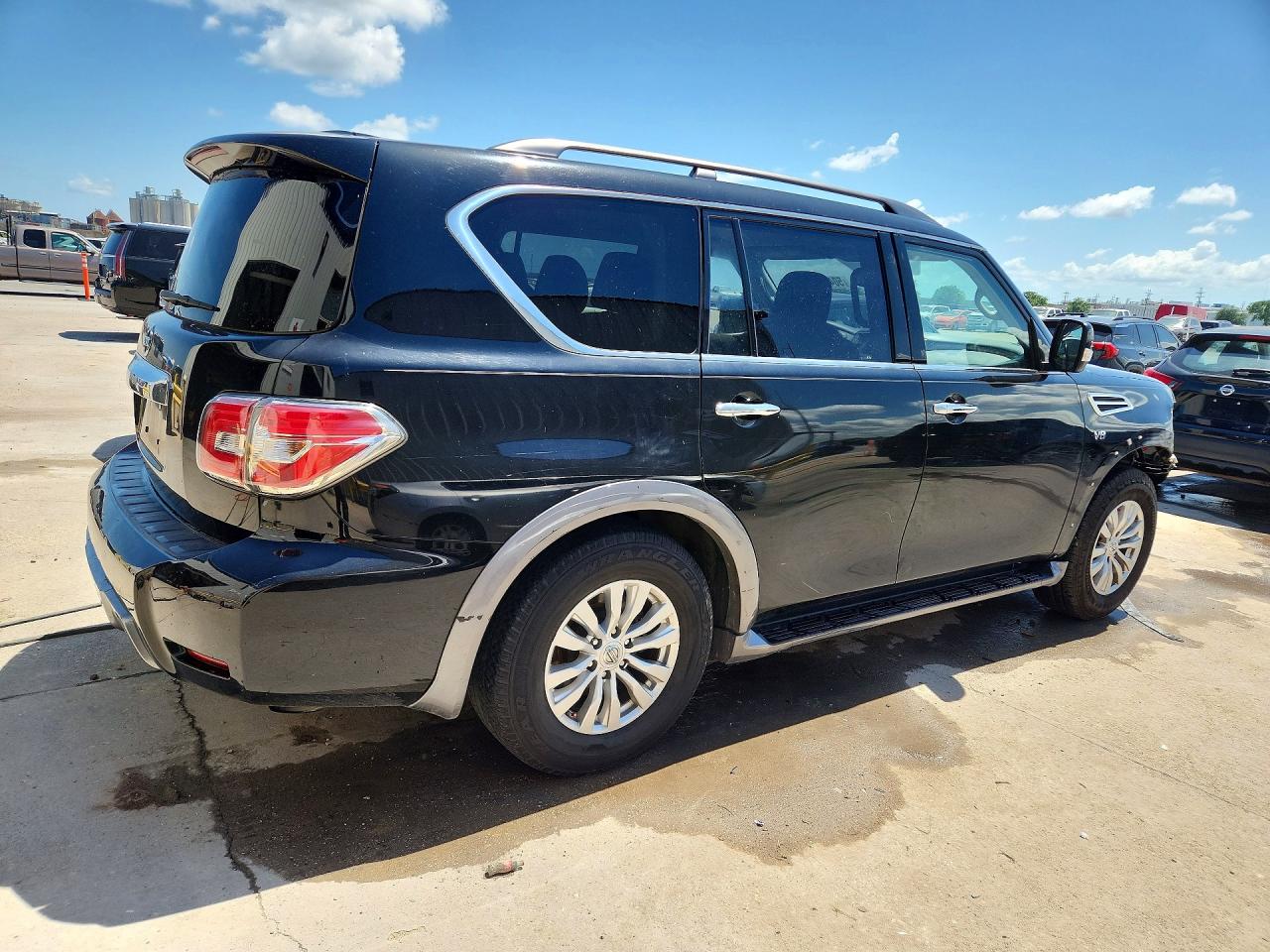 Nissan Armada Sv