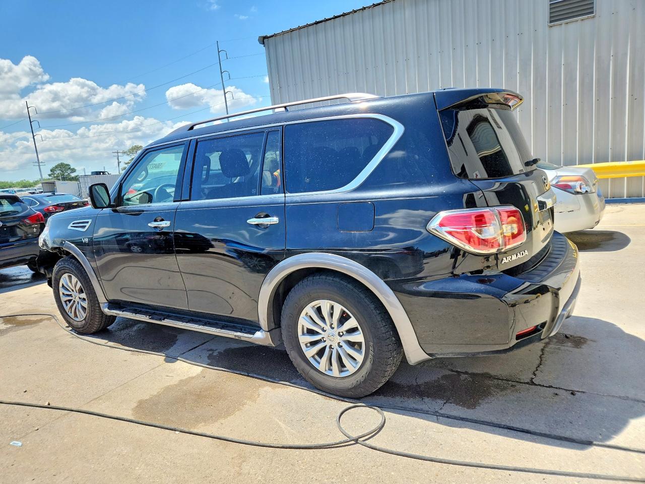 Nissan Armada Sv