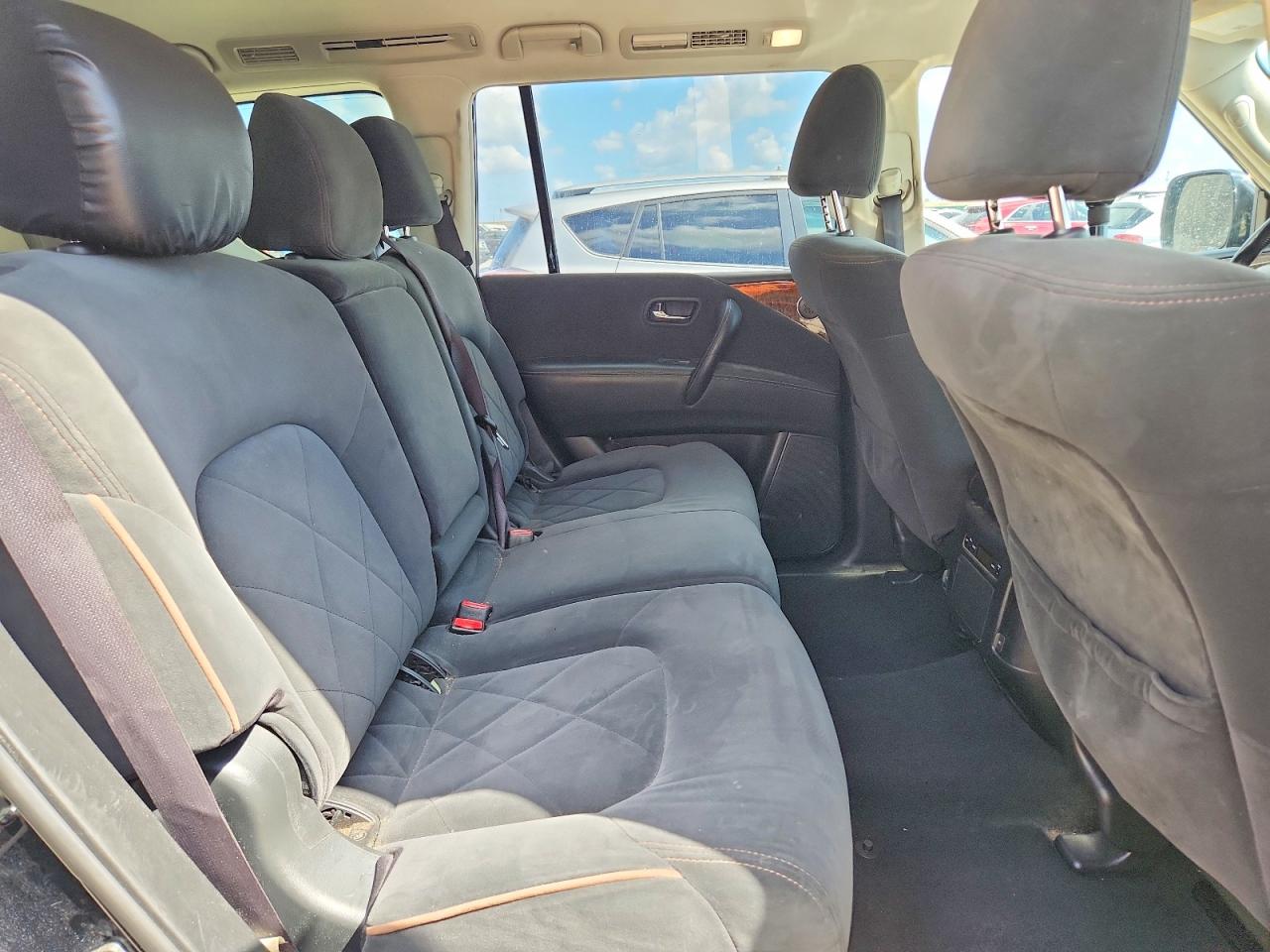 Nissan Armada Sv