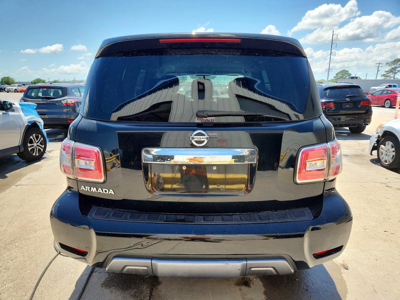 Nissan Armada Sv