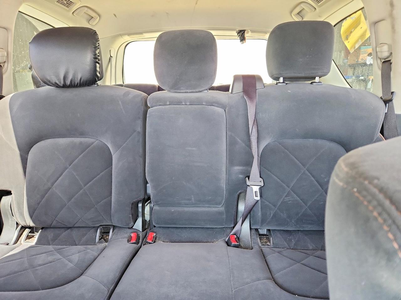 Nissan Armada Sv