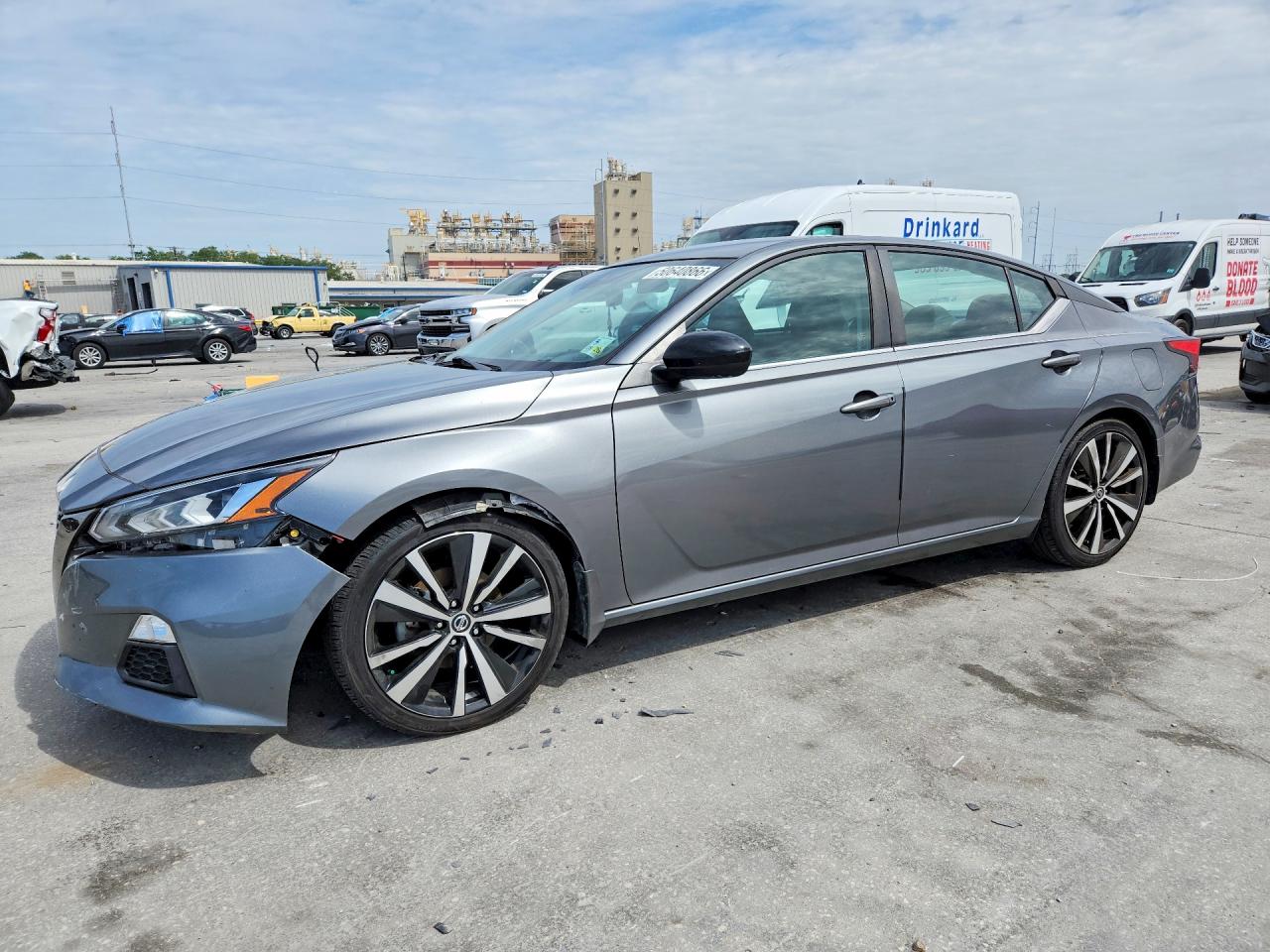 Salvage Nissan Altima Image