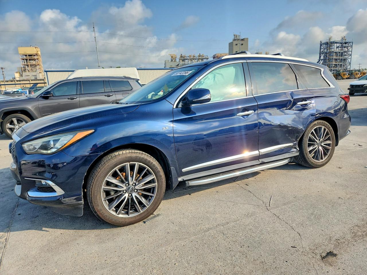 Salvage INFINITI Qx Image
