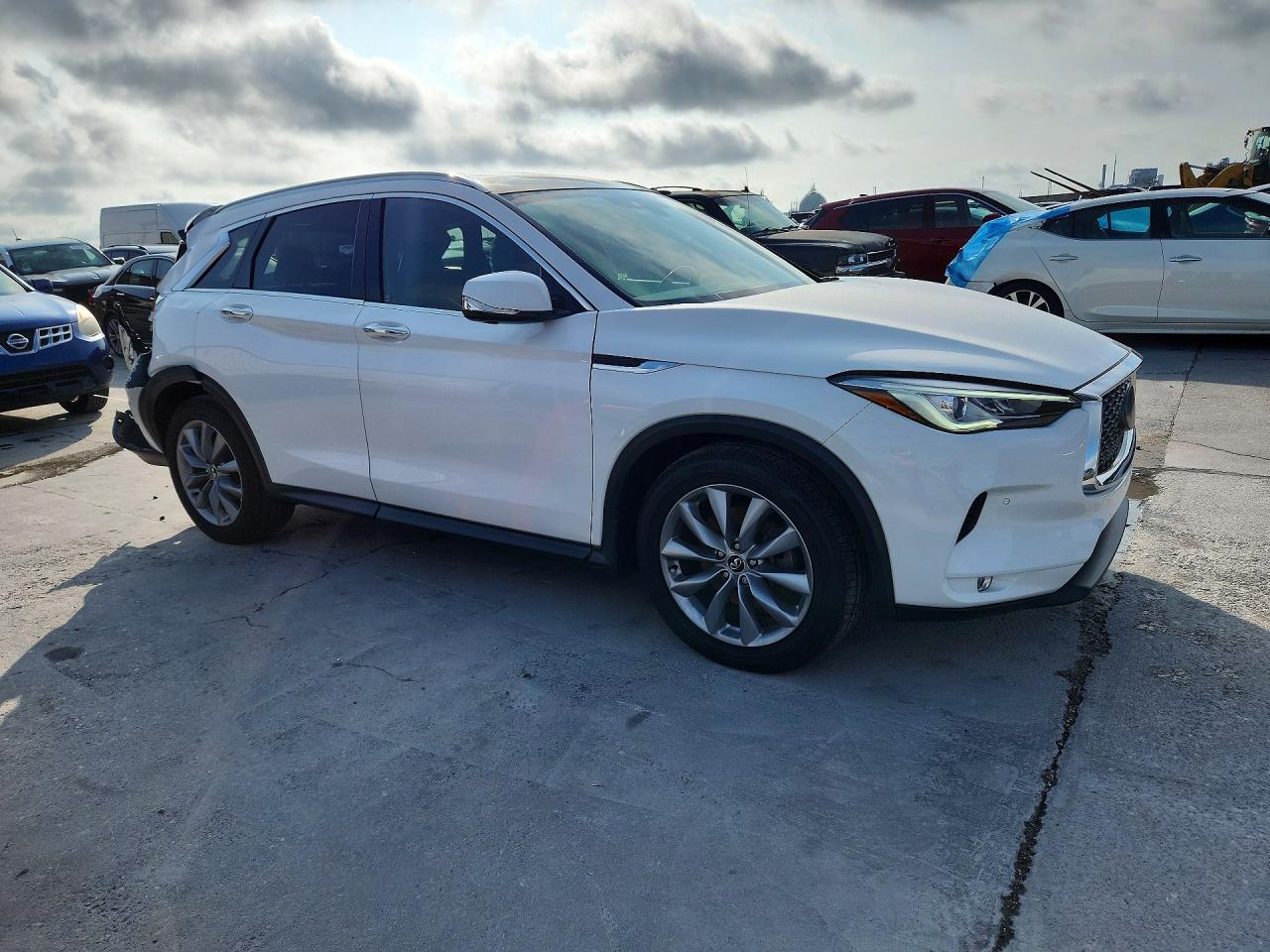INFINITI Qx Essential