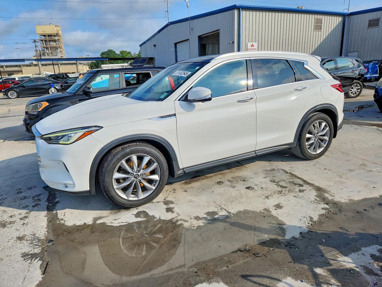 Salvage INFINITI Qx Image