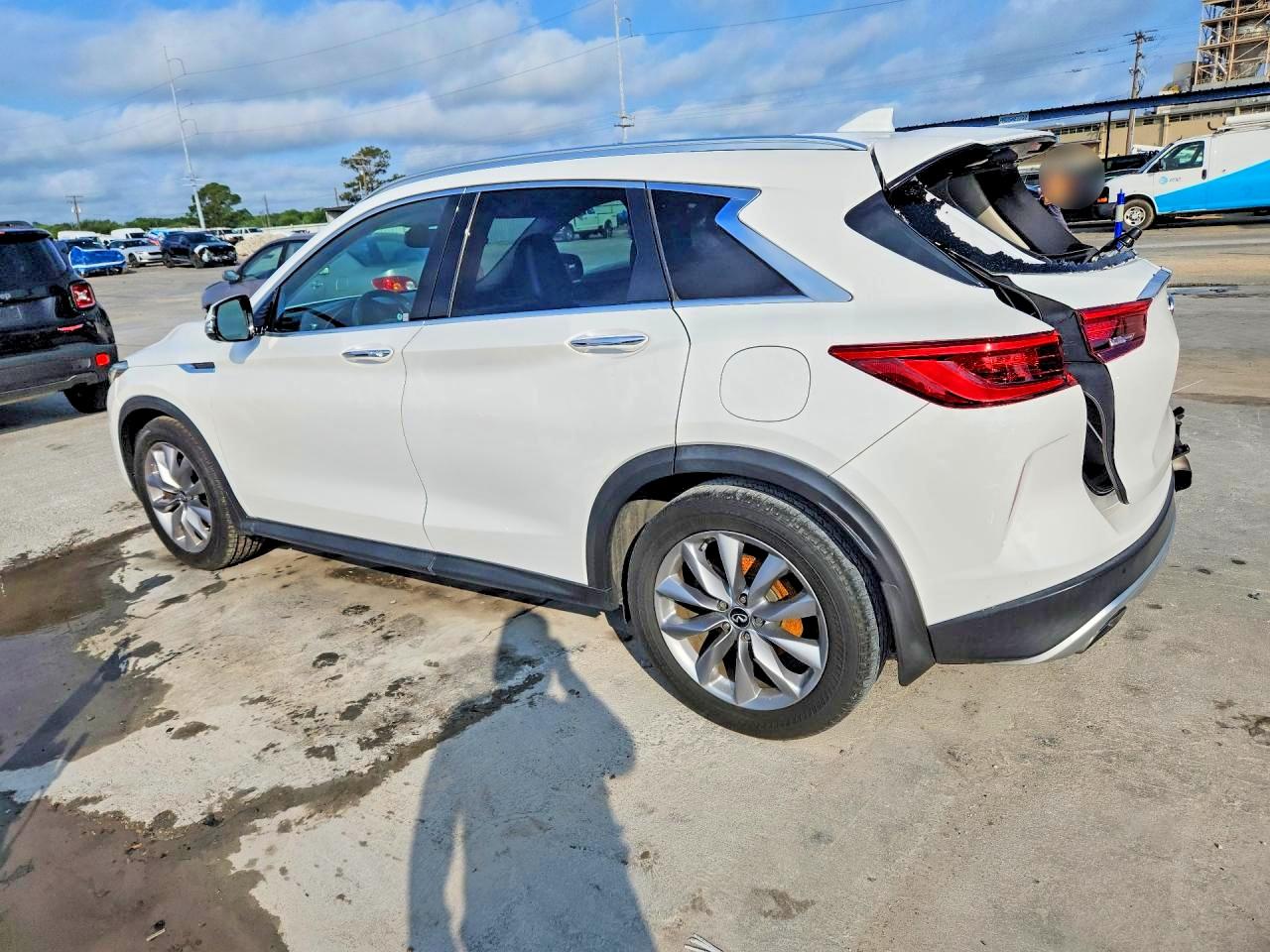 INFINITI Qx Essential
