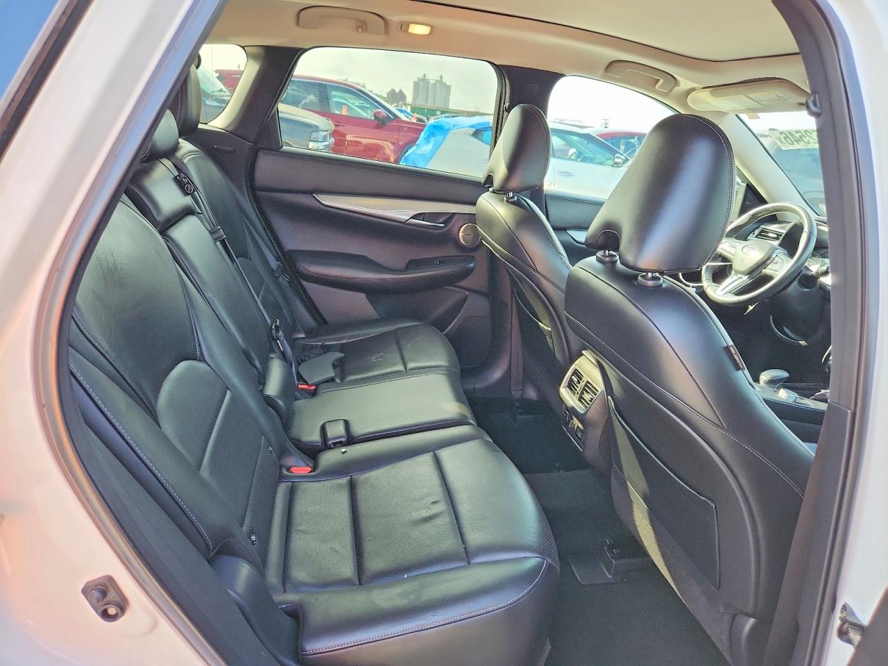 INFINITI Qx Essential