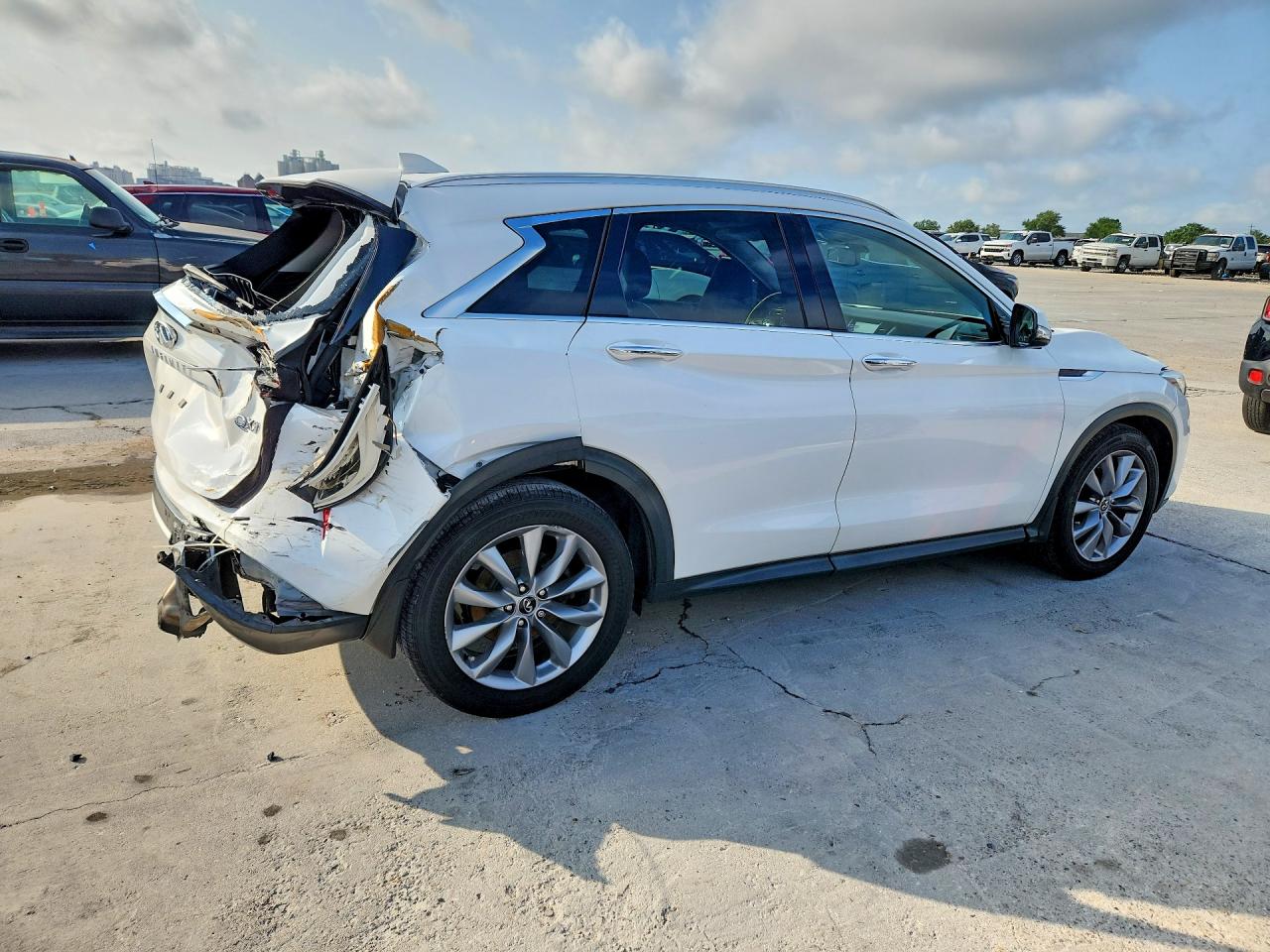 INFINITI Qx Essential