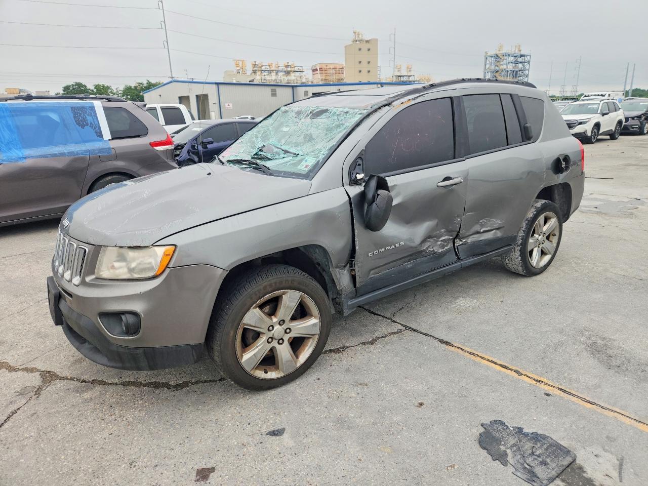 Salvage Jeep Compass Image