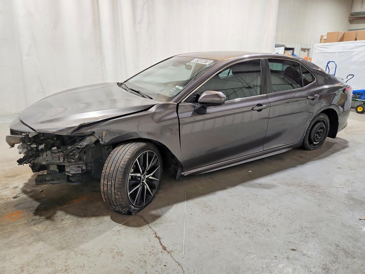 Salvage Toyota Camry Image