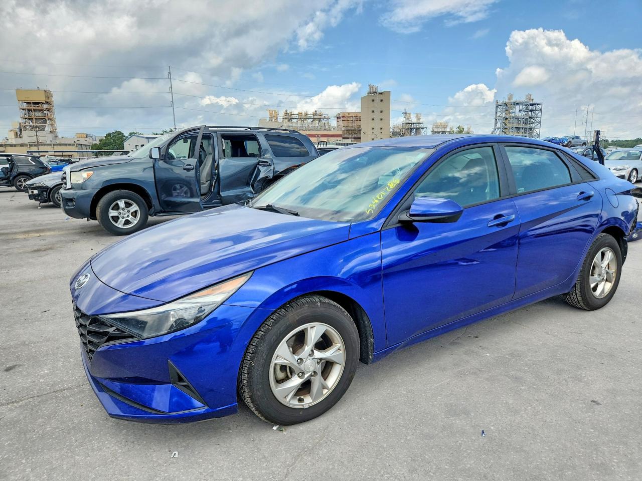Salvage Hyundai ELANTRA Image