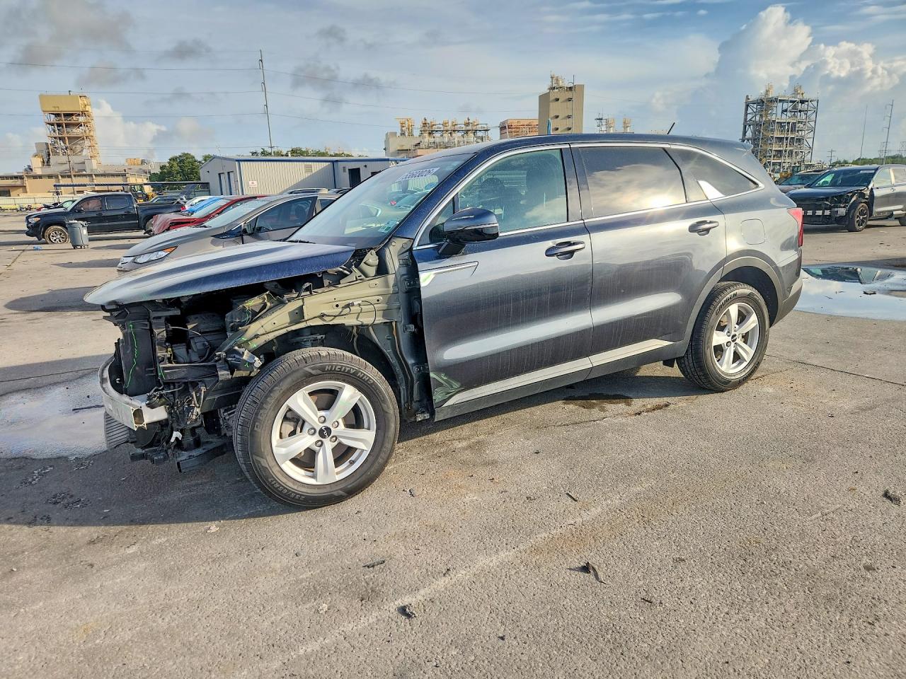 Salvage Kia Sorento Image