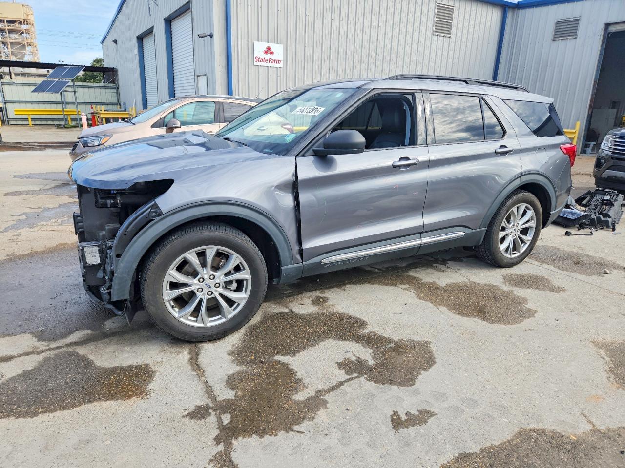 Salvage Ford Explorer Image
