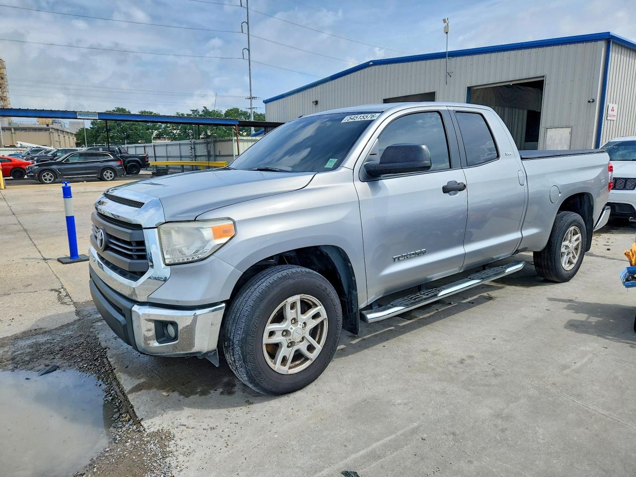 Salvage Toyota Tundra Image