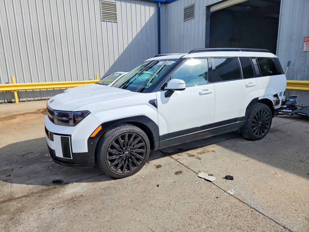 Salvage Hyundai SANTA FE Image