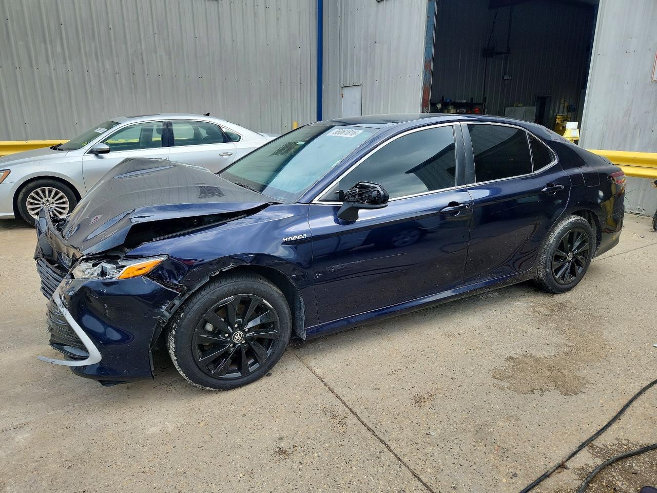 Salvage Toyota Camry Image