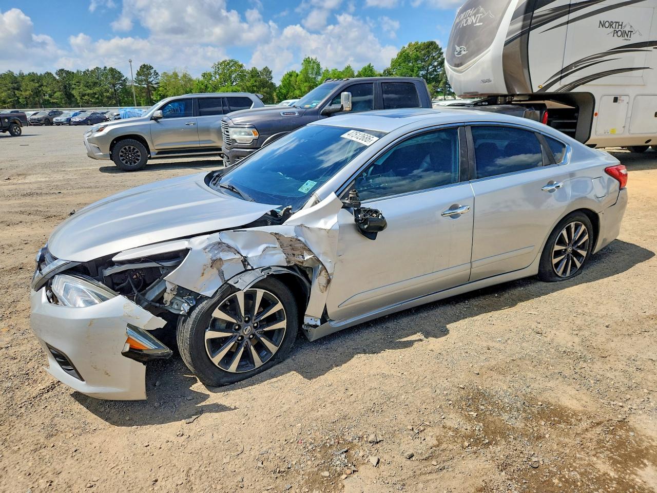 Salvage Nissan Altima Image