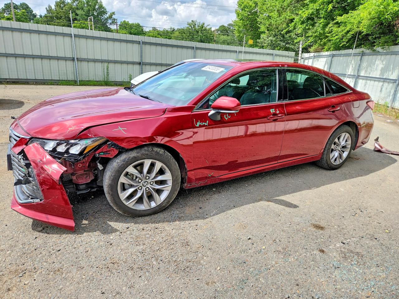 Salvage Toyota Avalon Image