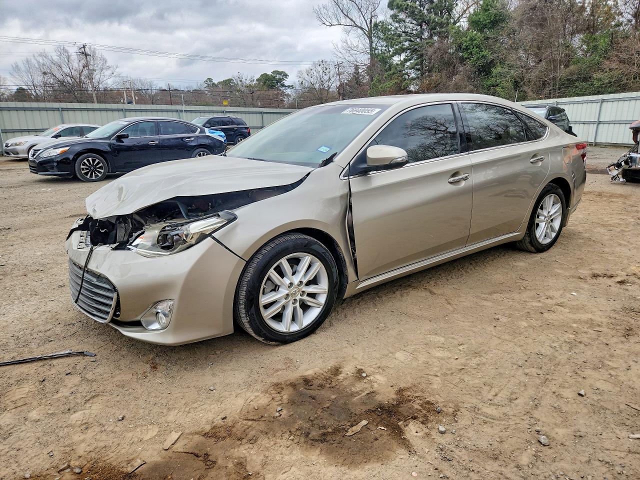 Salvage Toyota Avalon Image
