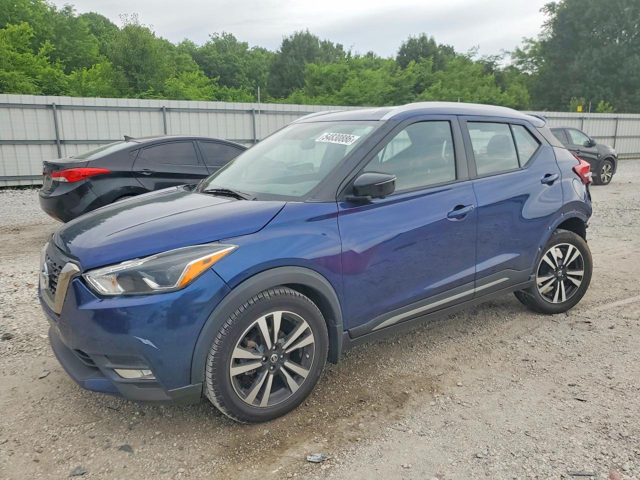 Salvage Nissan Kicks Image