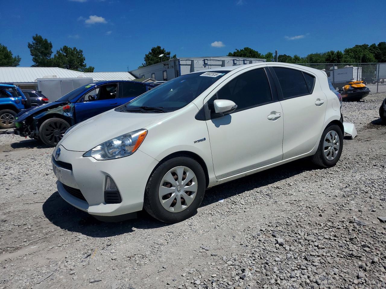 Salvage Toyota Prius Image