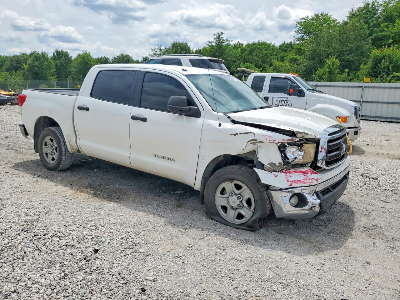 Toyota Tundra Crewmax Sr5