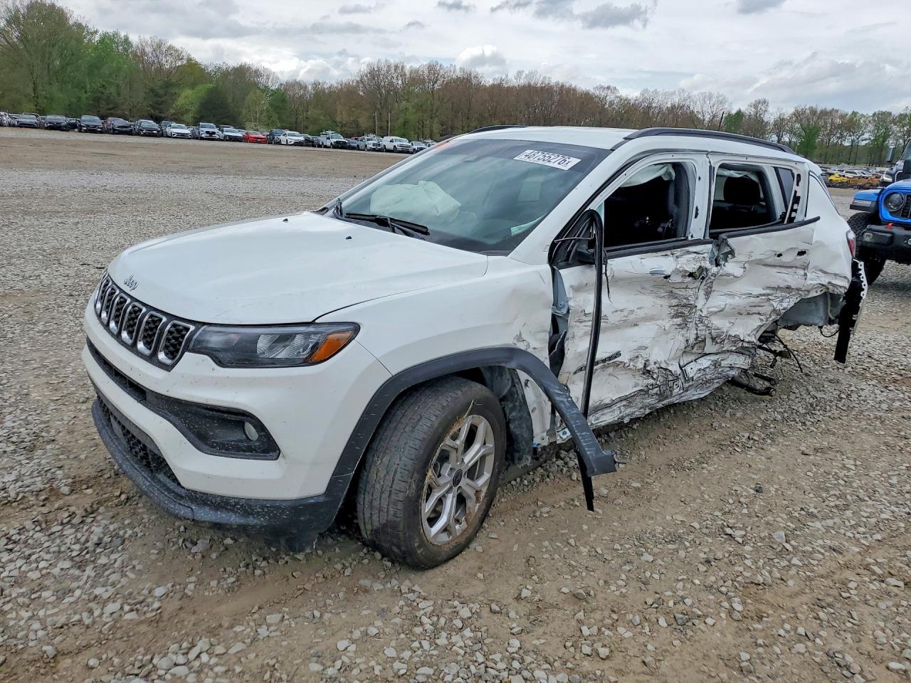 Salvage Jeep Compass Image