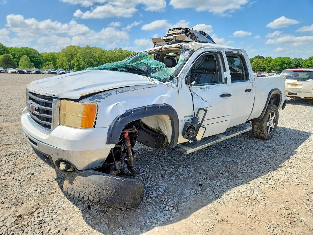 Salvage GMC Sierra Image