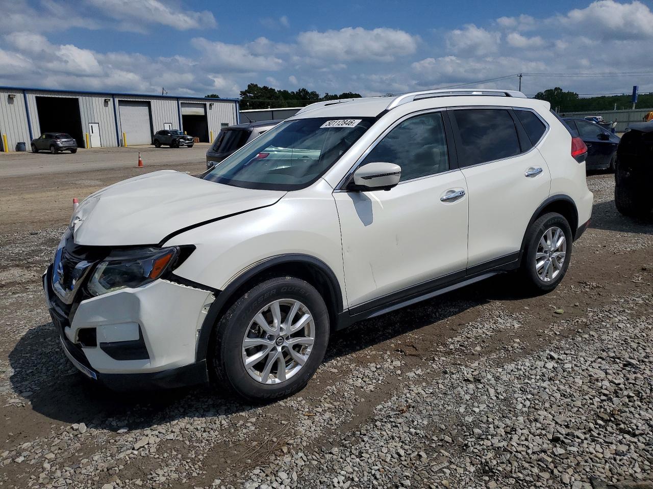 Salvage Nissan Rogue Image