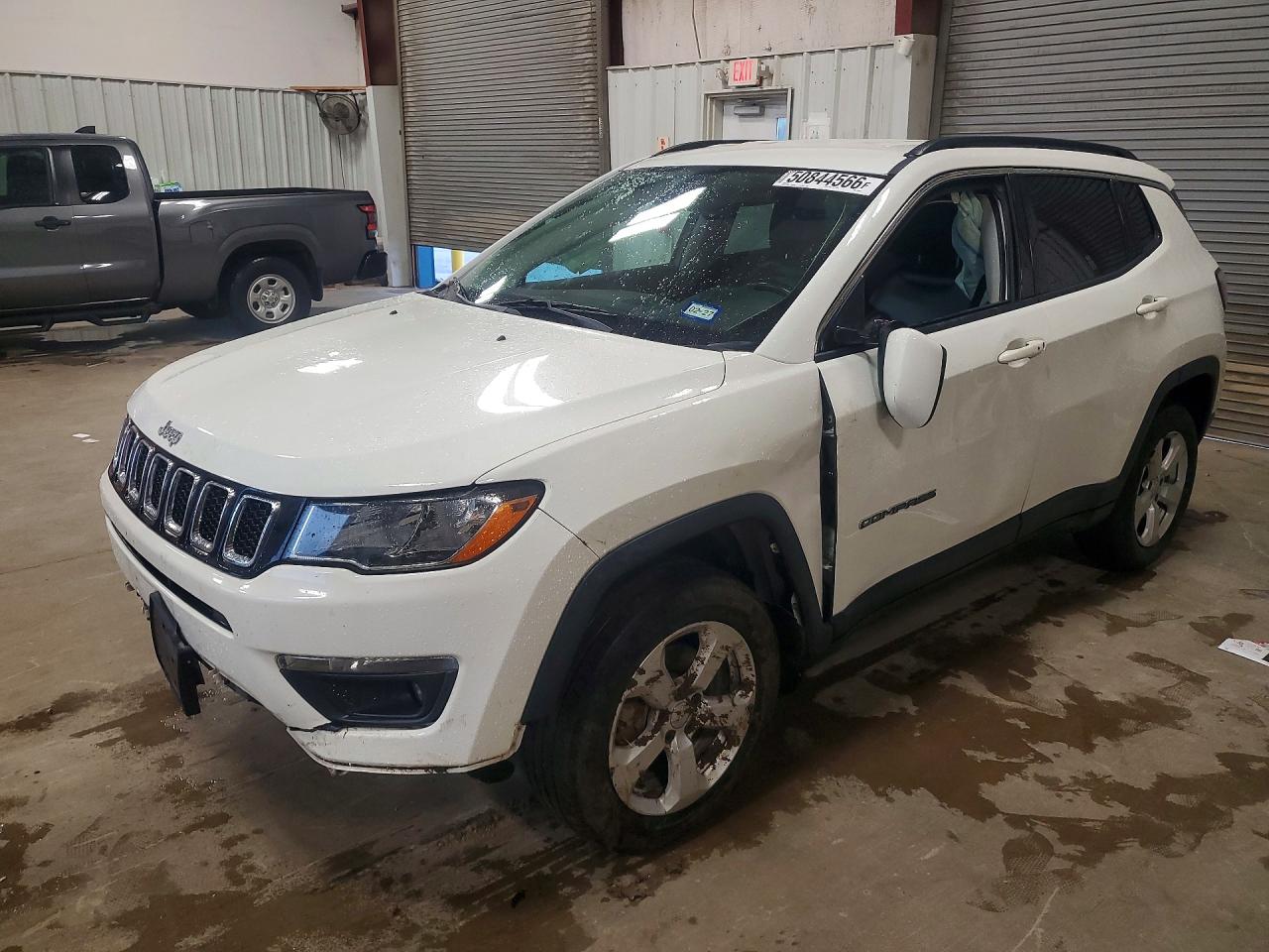 Salvage Jeep Compass Image
