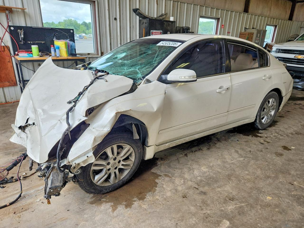 Salvage Nissan Altima Image