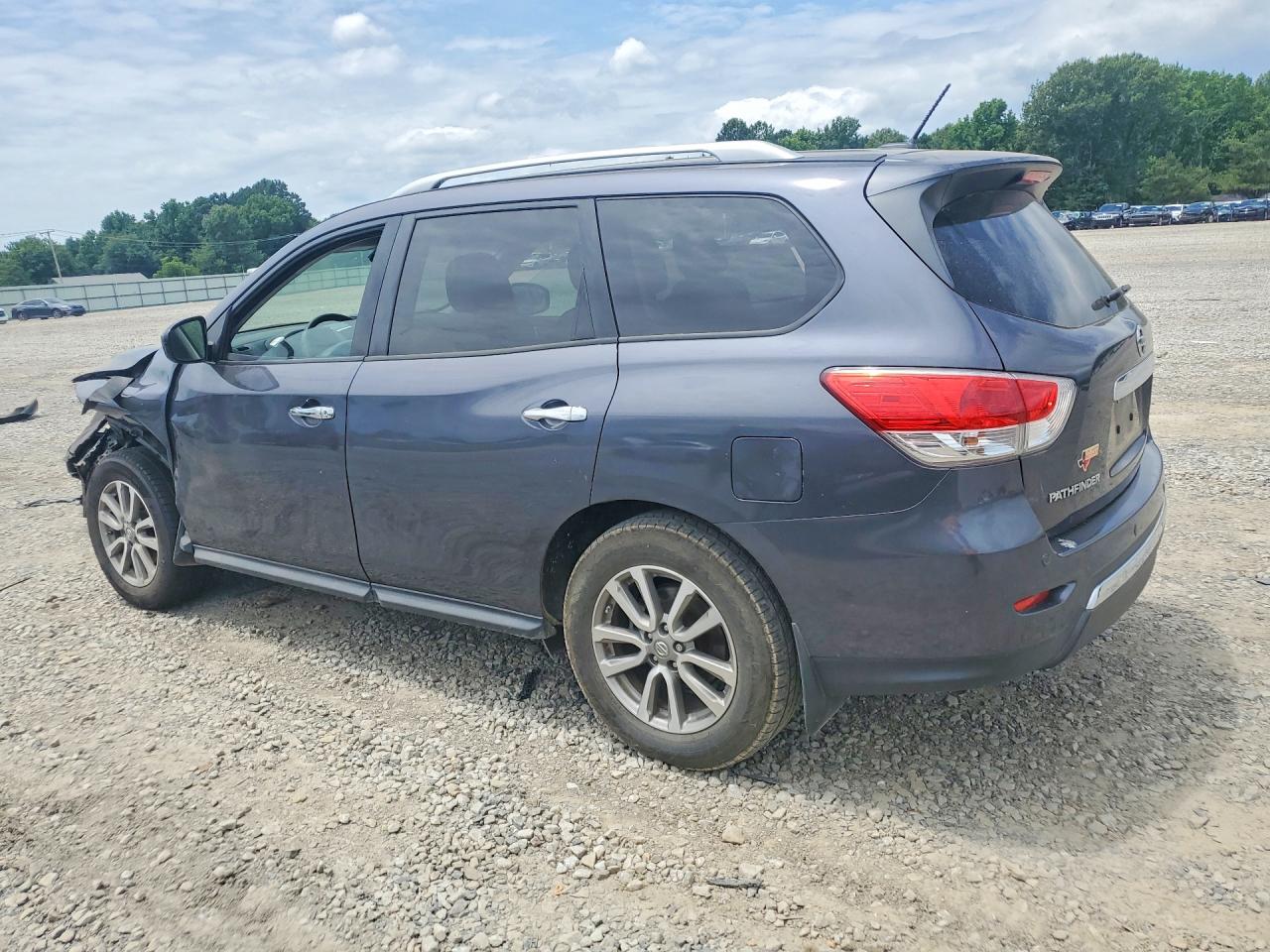 Nissan Pathfinder Sv