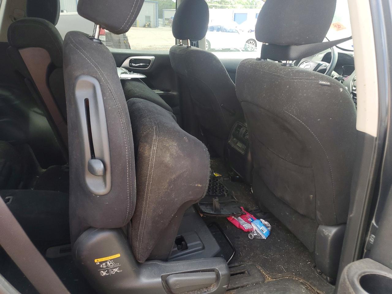 Nissan Pathfinder Sv