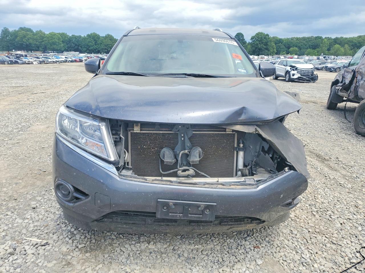 Nissan Pathfinder Sv