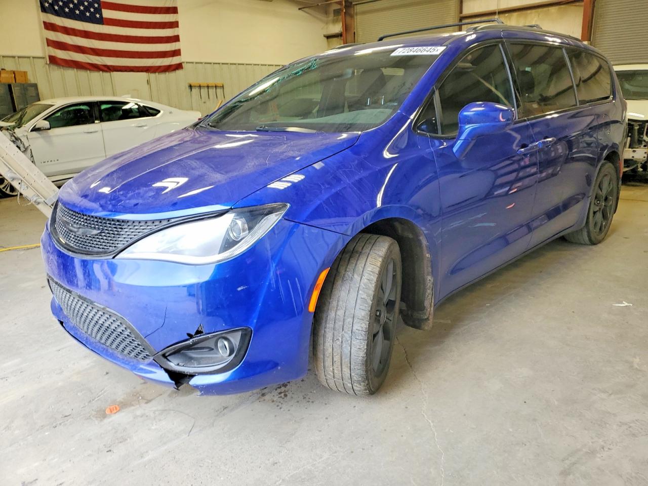 Salvage Chrysler Pacifica Image