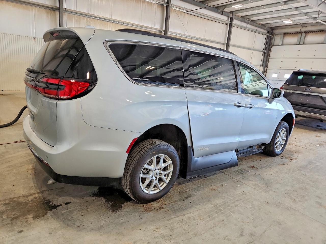 Chrysler Pacifica Touring L