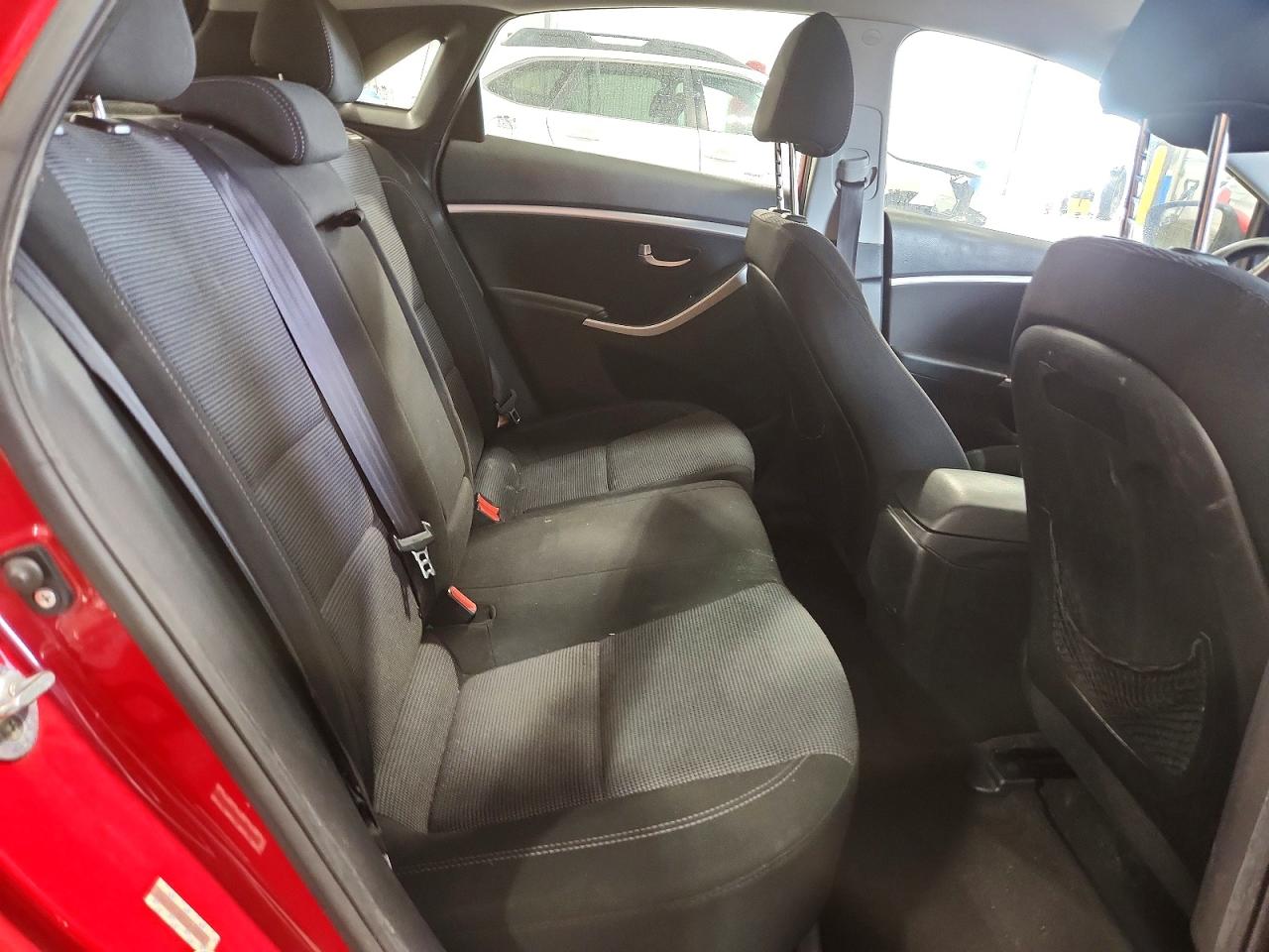 Hyundai ELANTRA Base