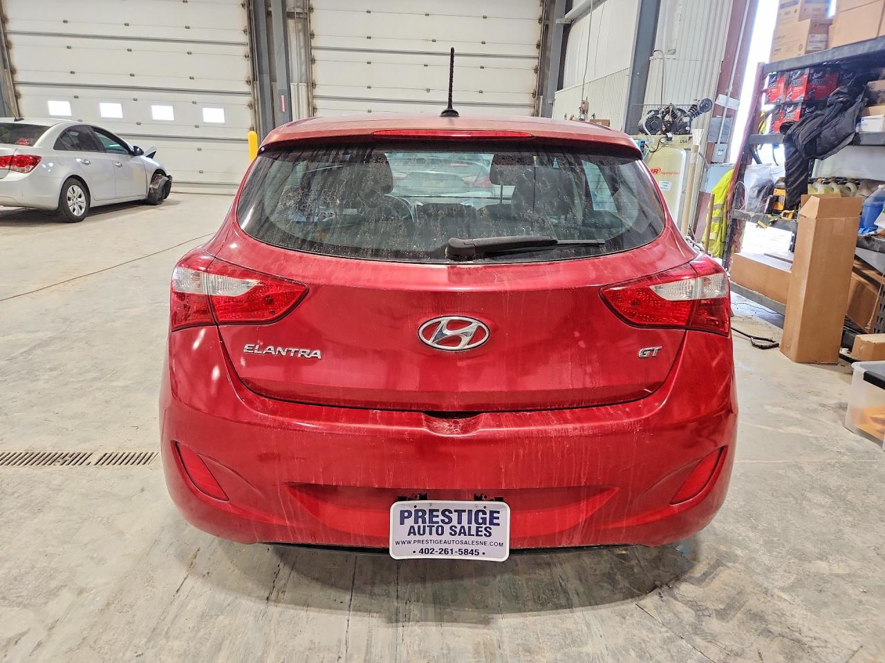 Hyundai ELANTRA Base