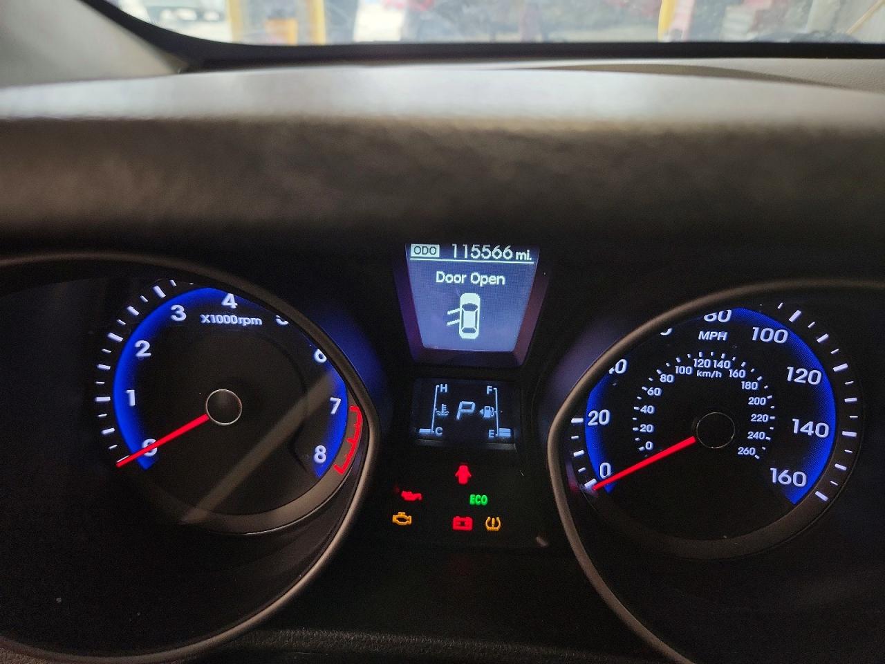 Hyundai ELANTRA Base