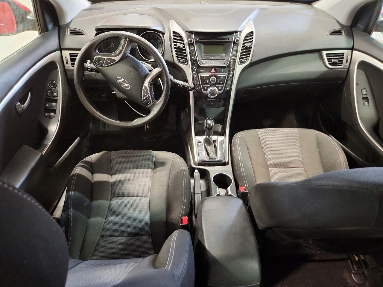 Hyundai ELANTRA Base