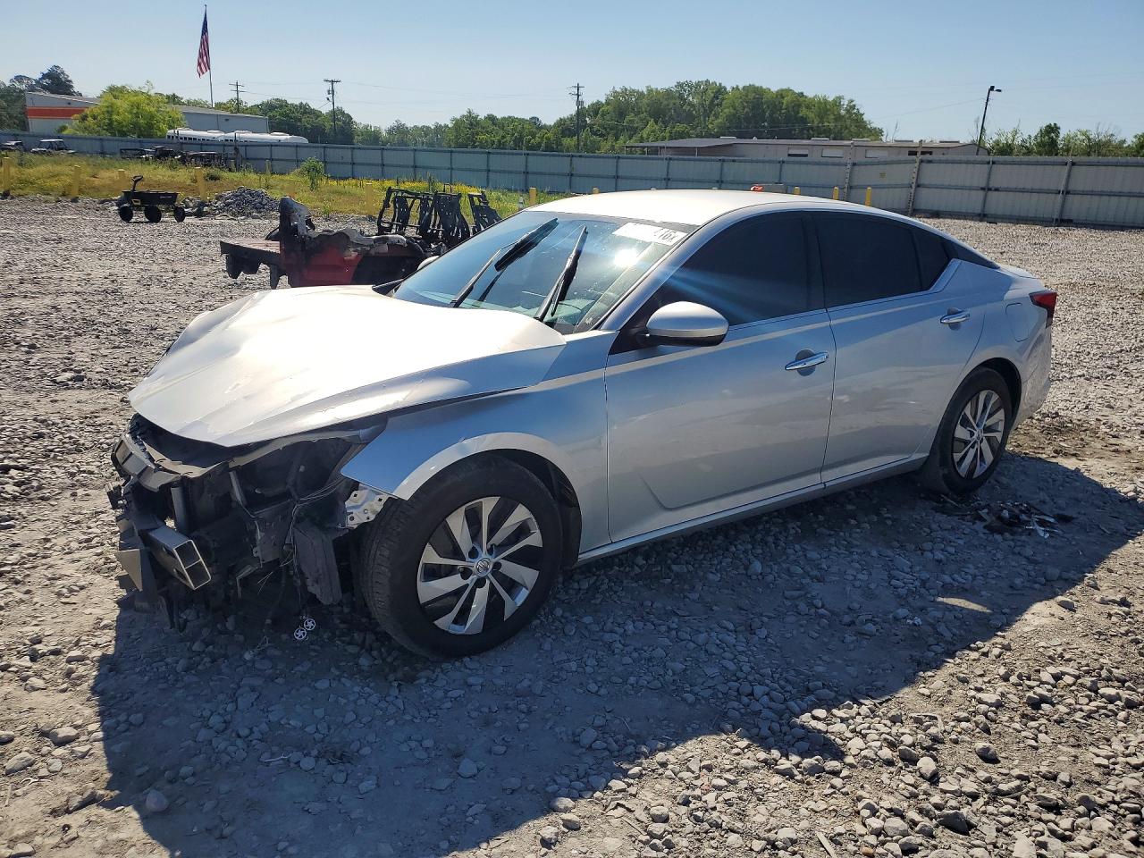 Salvage Nissan Altima Image