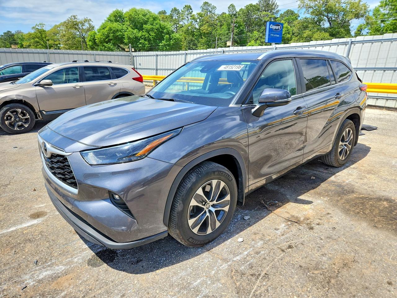 Salvage Toyota Highlander Image