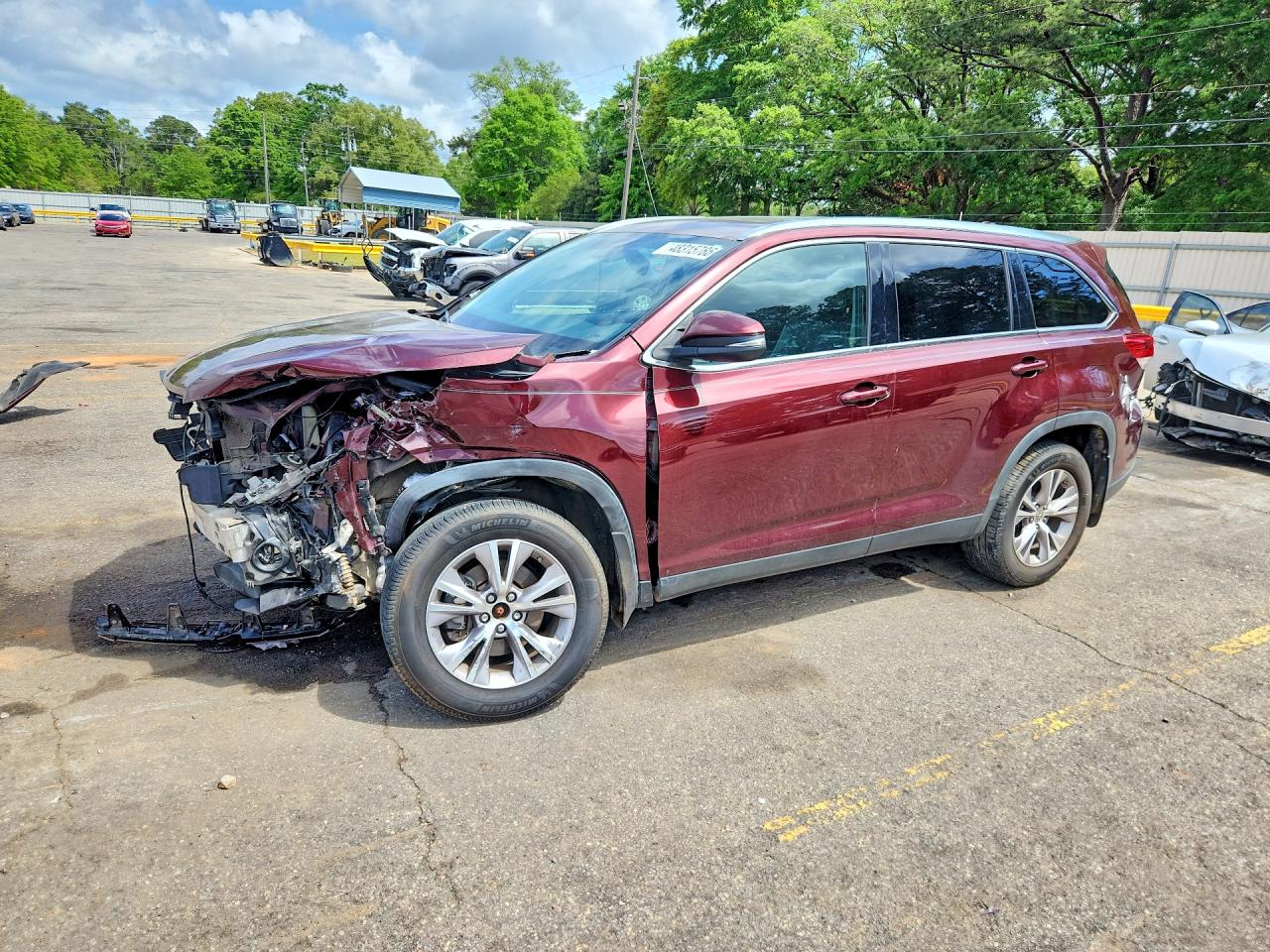 Salvage Toyota Highlander Image