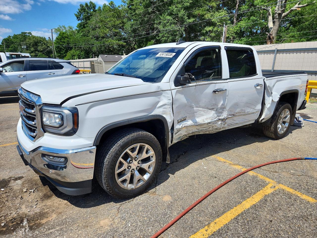Salvage GMC Sierra Image