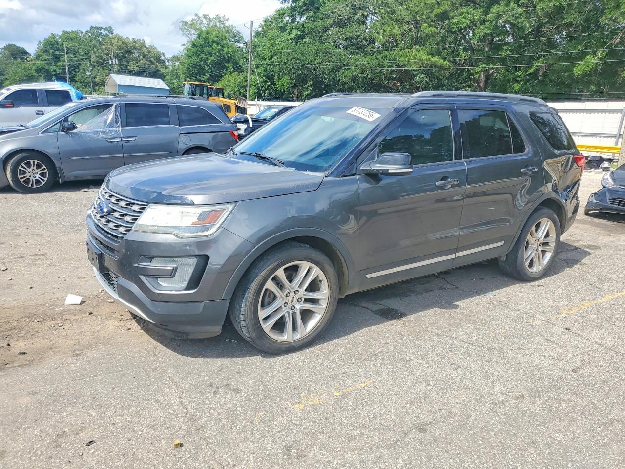 Salvage Ford Explorer Image