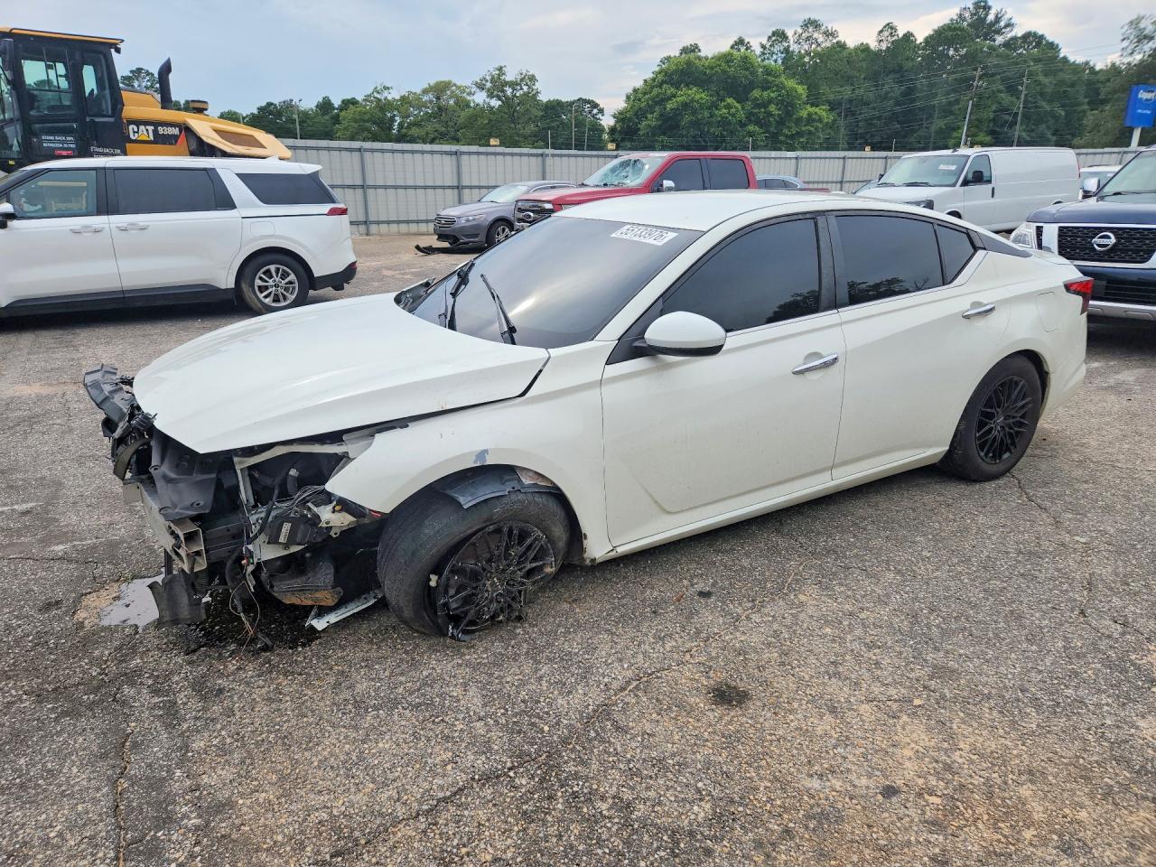 Salvage Nissan Altima Image