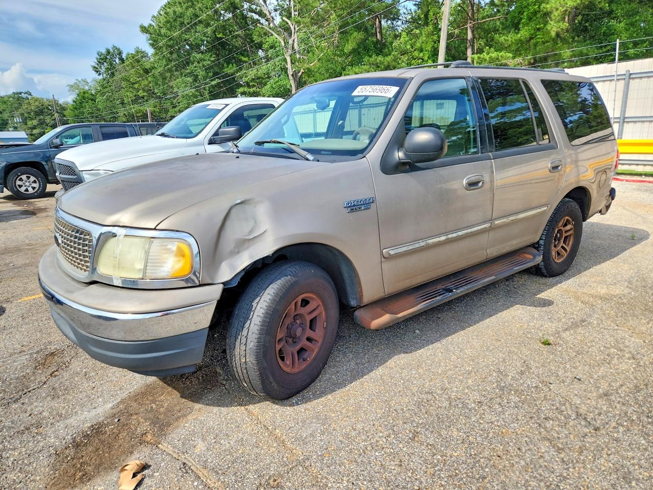 Salvage Ford Expedition Image