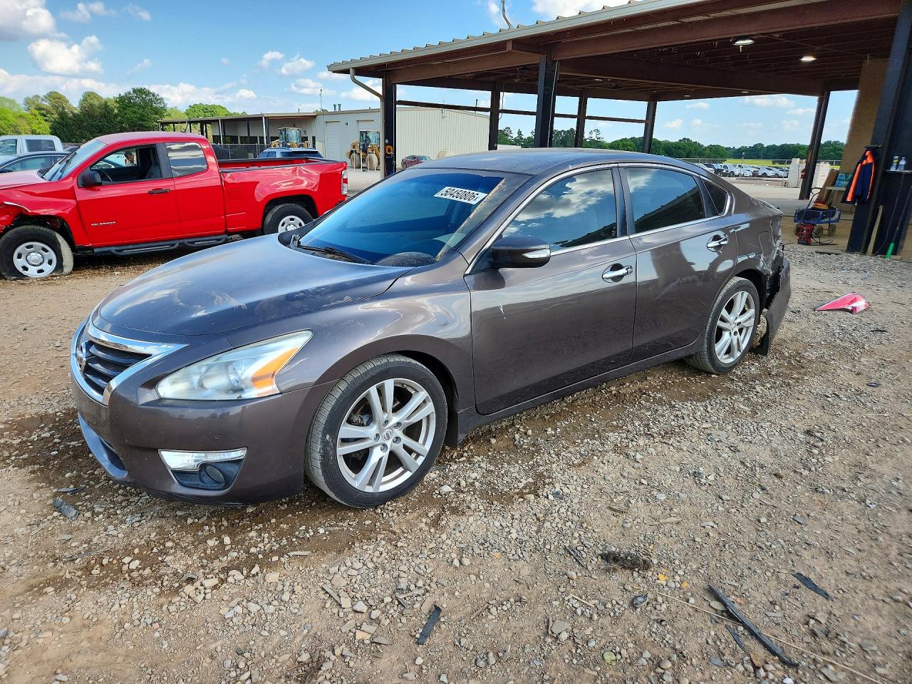 Salvage Nissan Altima Image