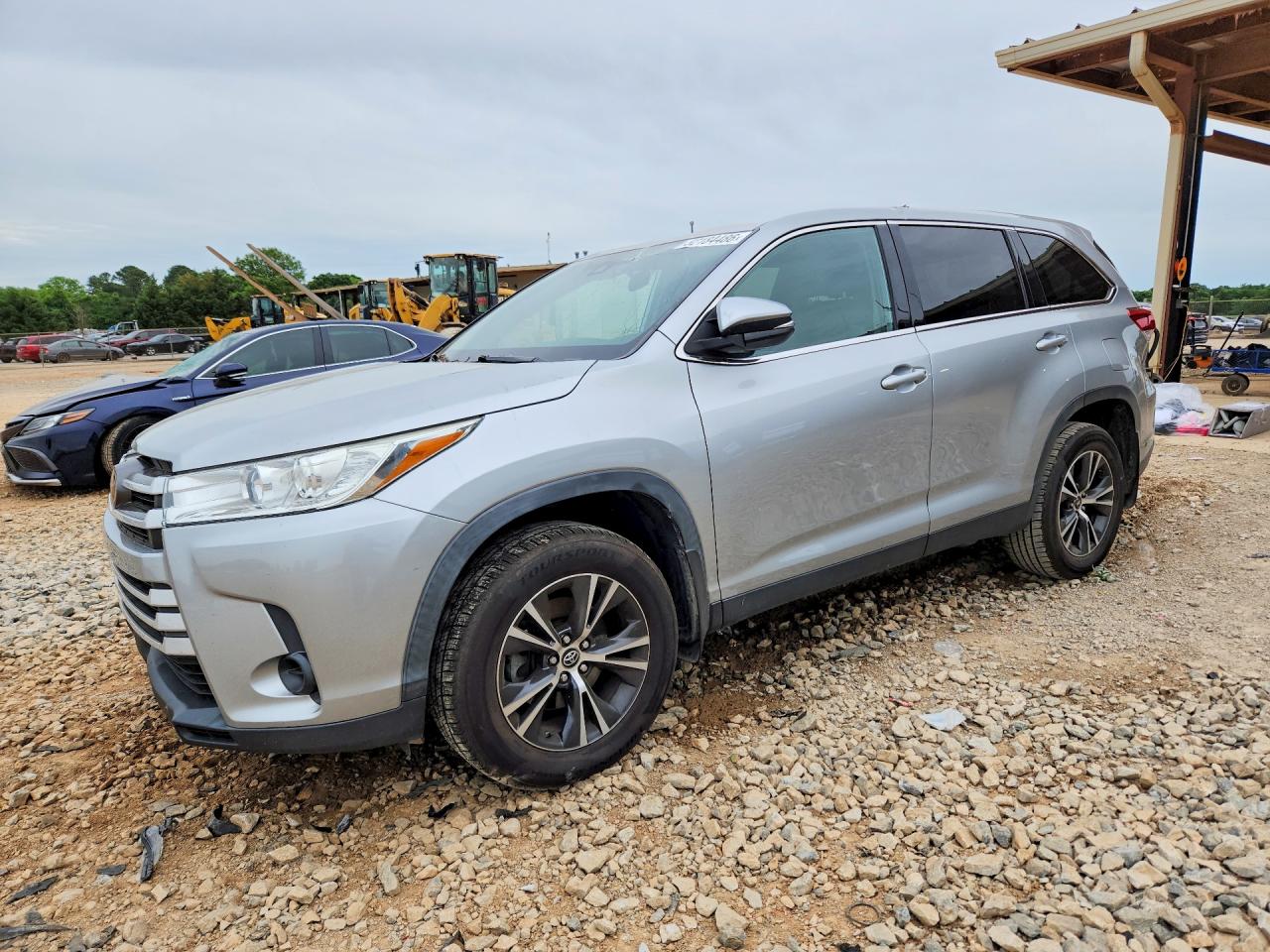 Salvage Toyota Highlander Image